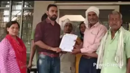 गोहद: औद्योगिक क्षेत्र मालनपुर में मजदूर एकता यूनियन सीटू पदाधिकारियों ने श्रम पदाधिकारी को ज्ञापन सौंपा