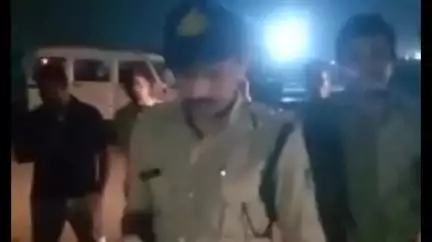 देवसर: गोंदवाली में ग्रामीणों ने छाई से भरा ट्रक पकड़ा, वरगवा पुलिस पर लगाए गंभीर आरोप