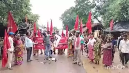 कुंडहित: कुंडहित में भाकपा माले ने मनाया प्रतिरोध दिवस, किया पुतला दहन