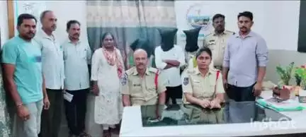 అశ్వారావుపేట: పాత కక్షలను మనసులో పెట్టుకొని మహిళపై దాడి చేసిన ముగ్గురు వ్యక్తులను రిమాండ్కు తరలించినట్లు తెలిపిన సుజాతనగర్ SI రమాదేవి
