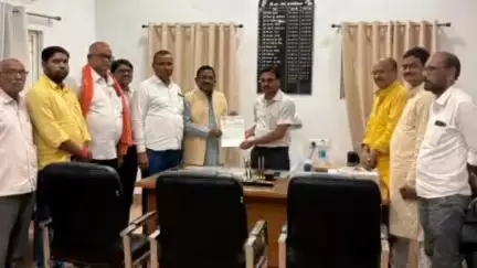 टंडवा: पूर्व विधायक के नेतृत्व में भाजपा नेताओं ने बिजली समस्या को लेकर विद्युत विभाग के जीएम से की मुलाकात