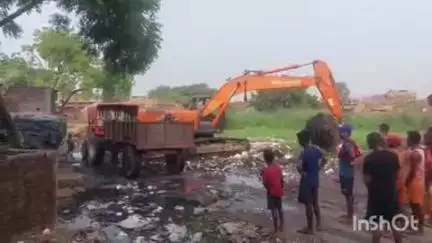 आरा: आरा प्रखंड के पिरौटा मोड़ से नागोपुर तक जाने वाली सड़क में कलभट्ट लगाने का काम शुरू हो चुका है