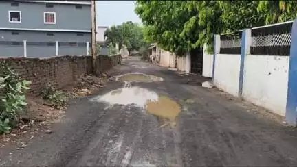 नौरोजाबाद: पब्लिक ऐप की खबर का हुआ असर, वार्ड-7 में शुरू हुआ सड़क निर्माण का कार्य