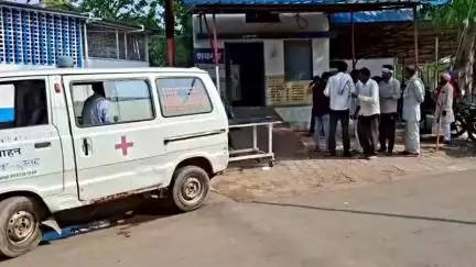 दमोह: ग्राम अमखेरा में करंट लगने से महिला की मौत, अस्पताल में तोड़ा दम