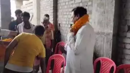 सबौर: किसानों और फौजियों के गांव खूटाहा पहुंचे कांग्रेस नेता प्रवीण सिंह कुशवाहा, देसी अंदाज में