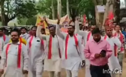 चितरंगी: भगवती मानव कल्याण संगठन अवैध शराब बंद कराने के लिए सरई क्षेत्र में सड़क पर उतरा, CM के नाम तहसीलदार को सौंपा ज्ञापन