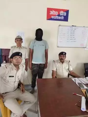 कटिहार जिला के सहायक थाना पुलिस द्वारा चोरी के मोबाइल के साथ किया गया गिरफ्तार I