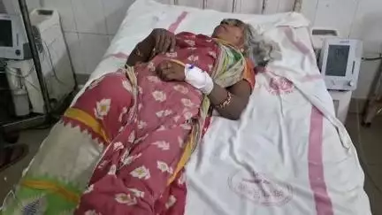 महनार: फतेहपुर कमाली के दियारा से बेहोशी में बुजुर्ग महिला बरामद, महनार CHC में भर्ती