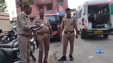 बिसवां: कांता पुरवा में चौका पुल के पास अज्ञात वाहन की टक्कर से बाइक सवार पति की मौत, पत्नी और मासूम बेटा घायल
