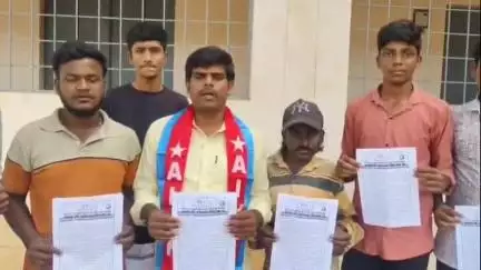 రాయదుర్గం: ఎన్నికల ముందు ఇచ్చిన హామీ మేరకు నిరుద్యోగ భృతి ఇవ్వాలి : పట్టణంలో ఏఐవైఎఫ్ జిల్లా అధ్యక్షులు కొట్రేష్ డిమాండ్