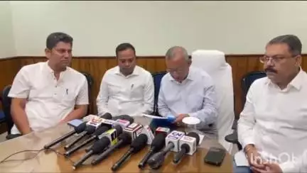 মাটিগাড়া: উত্তরবঙ্গে কেন্দ্রীয় সরকারের অন্তর্গত 5টি চা বাগান বেহাল দশায় রয়েছে, শিলিগুড়িতে সাংবাদিক বৈঠকে মন্তব্য মেয়রের