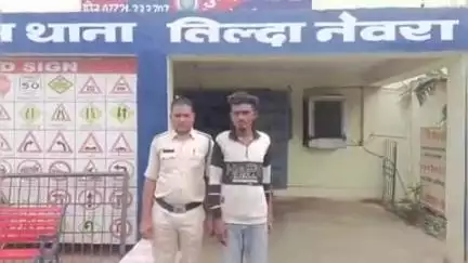 तिल्दा: तिल्दा में धारदार चाकू लेकर लोगों को डराने व धमकाने वाले युवक को पुलिस ने किया गिरफ्तार