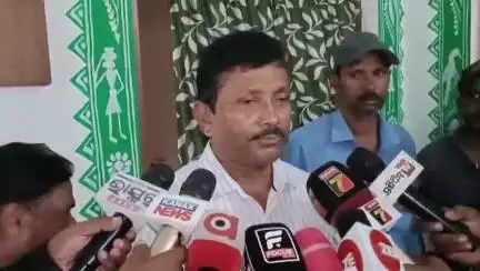 ଜଳେଶ୍ବର: ସରପଞ୍ଚ ବାଲି ମାଫିଆଙ୍କ ସହ ସମ୍ପୃକ୍ତ ଅଭିଯୋଗ ନେଇ ଶିଖରପୁରରେ ସାମ୍ବାଦିକ ସମ୍ମିଳନୀ ଅନୁଷ୍ଠିତ, ସରପଞ୍ଚଙ୍କ ପ୍ରତିକ୍ରିୟା