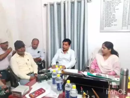 पटोरी: सीओ व बीडीओ ने सरारी और रसलपुर गंगा तटबंधों का किया निरीक्षण
