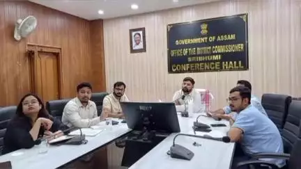 করিমগঞ্জ: শ্রীভূমি জেলা আয়ুক্ত কার্যালয়ের সম্মেলন কক্ষে শিক্ষা, সমাজকল্যাণ বিভাগীয় আধিকারিকদেরকে নিয়ে সভার আয়োজন