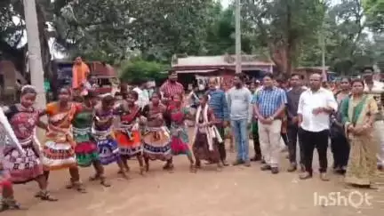 କୋଟପାଡ: ବୋରିଗୁମ୍ମା ବ୍ଲକର ବିଭିନ୍ନ ପଞ୍ଚାୟତ ପରିସରରେ ବିକାଶ ବାହନ ରଥର ଶୁଭ ଉଦଘାଟନ