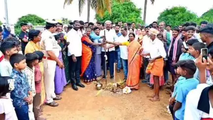 ಹೊಳಲ್ಕೆರೆ: ಗುಂಡೇರಿಕಾವಲು ಗ್ರಾಮದಲ್ಲಿ ವಿವಿಧ ಅಭಿವೃದ್ಧಿ ಕಾಮಗಾರಿಗಳಿಗೆ‌ ಶಾಸಕ ಎಂ. ಚಂದ್ರಪ್ಪ ಚಾಲನೆ