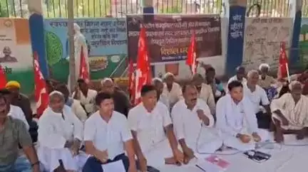 शेखपुरा: बदहाल स्वास्थ्य व्यवस्था के खिलाफ भारतीय कम्यूनिस्ट पार्टी ने सदर अस्पताल परिसर में किया धरना प्रदर्शन