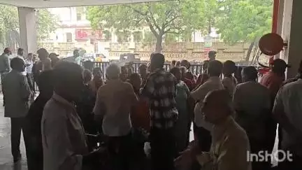 છાયા રણ વિસ્તારમાં વરસાદી પાણીના નિકાલની યોગ્ય વ્યવસ્થા ગોઠવવા સ્થાનિકોએ મહાનગરપાલિકા ખાતે ઉગ્ર રજુઆત કરી#jansamasya
