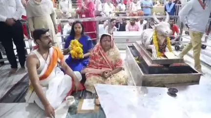 उज्जैन शहर: केंद्रीय राज्य मंत्री सावित्री ठाकुर ने विश्व प्रसिद्ध बाबा महाकाल मंदिर में किए दर्शन