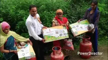 ओखलकांडा: प्रधानमंत्री नरेंद्र मोदी उज्ज्वला गैस योजना के तहत ओखलकांडा ब्लॉक में गैस कनेक्शन का किया वितरण