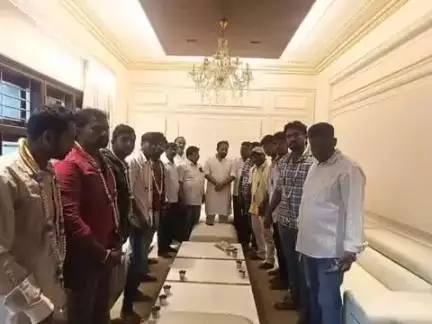 ಶಿಡ್ಲಘಟ್ಟ: ಪಟ್ಟಣದಲ್ಲಿ ಜೆಡಿಎಸ್ ತೊರೆದು ಕಾಂಗ್ರೆಸ್ ಸೇರಿದ ಮುಖಂಡರು