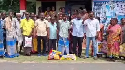 புவனகிரி: தில்லை விடங்கன் கிராமத்தில் பாழடைந்த ரேஷன் கடையை சீரமைக்கவும், தரமான ரேஷன் பொருட்களை வழங்க CPI(M) முற்றுகை போராட்டம்