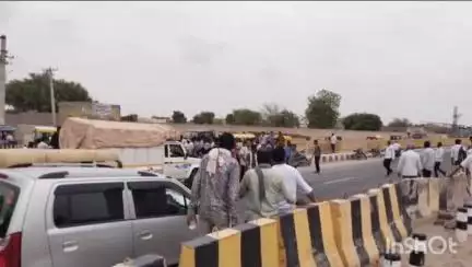 बीकानेर: कल्ला पेट्रोल पंप के सामने अज्ञात स्कॉर्पियो ने मोटरसाइकिल सवार को मारी टक्कर, घायल को पीबीएम में भर्ती कराया गया