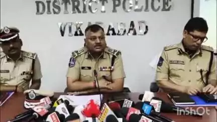 వికారాబాద్: రాష్ట్రంలో సైబర్ నేరాలు తగ్గాయి, ఇతర రాష్ట్రాల్లో పెరిగాయి: జిల్లా పోలీస్ కార్యాలయంలో డీజీపీ జితేందర్
