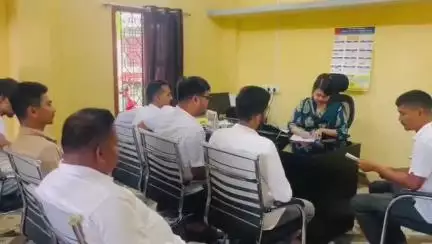 ঢেকিয়াজুলি ভাগ: মিছন চাৰিআলিৰ পৰা ওৰাং সংযোগী ১৫নং ৰাষ্ট্ৰীয় ঘাইপথ নিৰ্মাণৰ দাবীত ভোটপাৰাত ঢেকীয়াজুলি সমজিলা কাৰ্যালয়ত আছুৰ স্মাৰক পত্ৰ