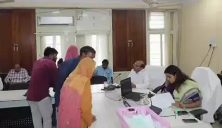 शाजापुर: कलेक्टर कार्यालय में आयोजित जनसुनवाई में 141 आवेदन हुए प्राप्त, कलेक्टर व जिला पंचायत CEO ने सुनीं समस्याएँ