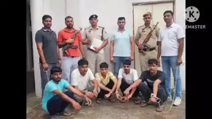 लोहारू: गांव सिंघानी से पुलिस ने लूटपाट तोड़फोड़ व मारपीट के मामले में 5 आरोपियों को किया गिरफ्तार