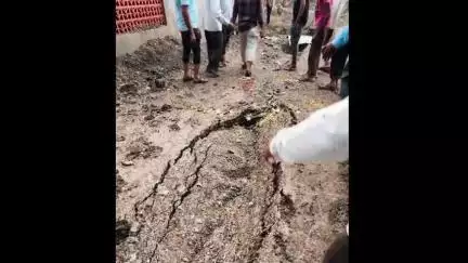 મોરબી: મોરબીના રવાપરથી શનાળા ગામને જોડતા મુખ્ય માર્ગ ચોમાસામાં પ્રથમ વરસાદમાં જ ધોવાયો, લોકો હેરાન પરેશાન....
#jansamasya