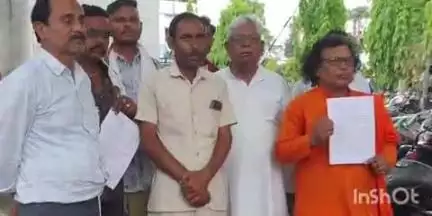 सोहागपुर: कलेक्टर कार्यालय में कंकाली मंदिर ट्रस्ट ने कलेक्टर को दिया ज्ञापन, अतिक्रमण करने वालों पर कार्रवाई की मांग की