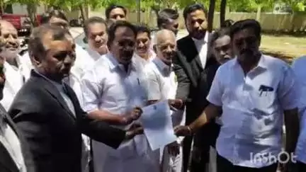 மதுரை தெற்கு: "மேற்கு தொகுதியில் அமைச்சர் மூர்த்தி தங்க கட்டிகளை அள்ளிக் கொடுத்தாலும் திமுக வெற்றி பெற முடியாது" - செல்லூர் ராஜு MLA பேட்டி