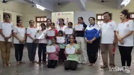 પારડી: શહેરની ડીસીઓ હાઈસ્કુલમાં યોગા સમર કેમ્પના બાળકોને સર્ટિફિકેટ વિતરણ કાર્યક્રમ યોજાયો