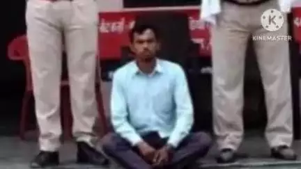 करौली: गंगापुर मोड़ के पास टेंपो में तेज आवाज में डैक मशीन बजाने पर सदर पुलिस ने एक व्यक्ति को किया गिरफ्तार