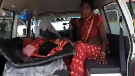 बलिया: बलिया NH-31 पर दो तेज रफ्तार बाइकों की टक्कर में एक महिला गंभीर रूप से हुई घायल
