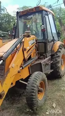 मनेर: गोपालपुर गांव के पास सरकारी पईन की मिट्टी काट कर बेच रहे ट्रैक्टर और जेसीबी मशीन को पुलिस ने किया बरामद