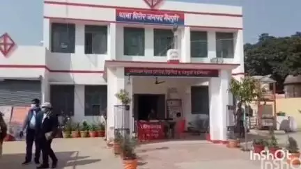 घिरोर: घिरोर में युवती ने अपनी पुत्री के साथ दबंगों द्वारा मारपीट और छेड़खानी का आरोप लगाते हुए थाने में की शिकायत