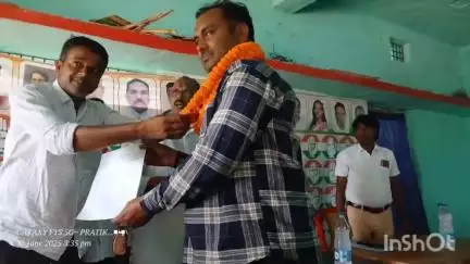 लातेहार: कांग्रेस जिला कार्यालय, लातेहार में लातेहार प्रखंड कमेटी की बैठक मंगलवार शाम 4:00 बजे हुई