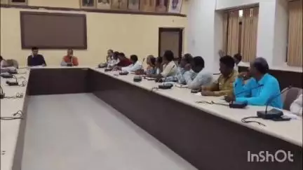 भीलवाड़ा: नगर निगम में महापौर की अध्यक्षता में सफाई अधिकारियों के साथ बैठक, बरसात से पूर्व सफाई व्यवस्था को माकूल करने पर चर्चा