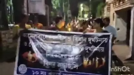বালি-জগাছা: আমেদাবাদের প্লেন দুর্ঘটনায় নিহতদের প্রতি শ্রদ্ধা জানাতে মোমবাতি মিছিল পৌরসভার ১০ নম্বর ওয়ার্ড তৃণমূল কংগ্রেসের