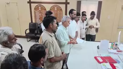 नागौर: किसान संगठन ने जिला कलेक्टर को सौंपा ज्ञापन, पुलिस द्वारा जप्त वाहन नहीं छोड़ने पर धरने की चेतावनी