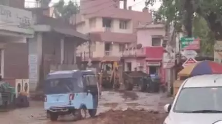 सोहागपुर: परमट चौक से रेलवे स्टेशन जाने वाला मार्ग सीवर लाइन कार्य के कारण अवरुद्ध, मार्ग परिवर्तित