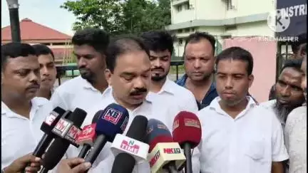 বালিজানা: জিলা আয়ুক্তৰ কাৰ্যালয়ৰ সন্মুখত বিধায়ক একে ৰছিদ আলমে উচ্ছেদকলৈ মন্তব্য