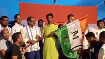 কোচবিহার ২: বড় ভাঙ্গন বিজেপিতে, কোচবিহার সুনসুনী বাজার এলাকার ৫২ টি পরিবার যোগ দিল তৃণমূলে, উপস্থিত তৃণমূলের জেলা সভাপতি