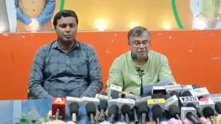 মোহনপুর: প্রাক্তন মুখ্যমন্ত্রীকে বিরোধী দলনেতার আপত্তিকর মন্তব্য, BJP রাজ্য কার্যালয়ে প্রকাশ্যে ক্ষমা চাওয়ার দাবি মন্ত্রীর