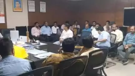 मंझनपुर: मंझनपुर में सीडीओ ने ई ऑफिस में कार्रवाई न करने वाले कार्यालय अध्यक्षों के साथ की समीक्षा बैठक