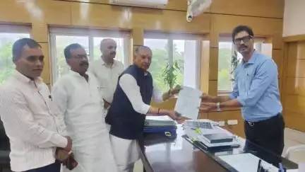 कान्हाचट्टी: चतरा सांसद ने पथ निर्माण विभाग के प्रधान सचिव से मिलकर पाँच सड़कों के निर्माण की मांग की